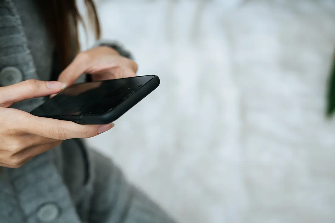Jak naprawić czarny ekran w telefonie i co może być jego przyczyną